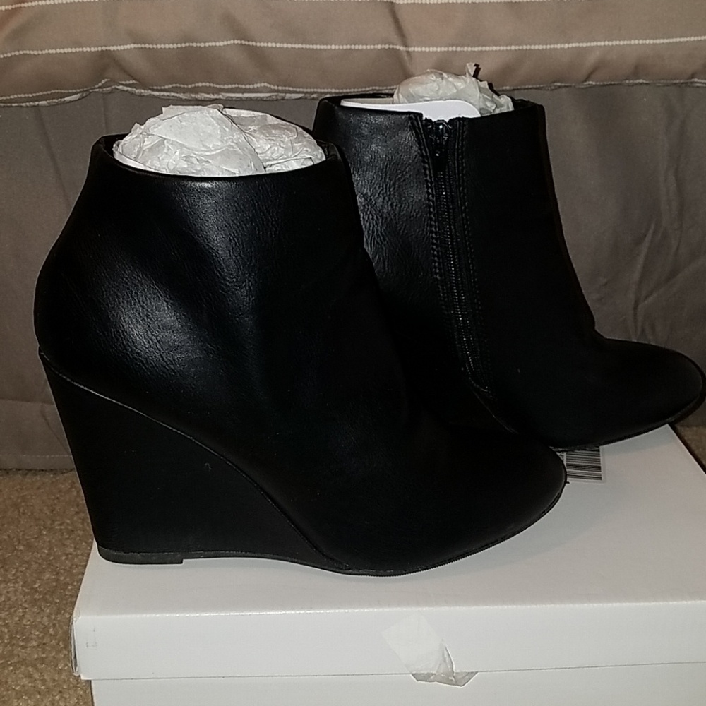 Black Leather Ankle Zip Wedge Boots